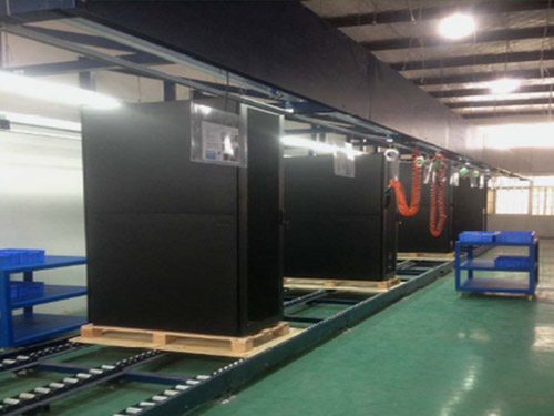 Automatic assembly line for large metal products